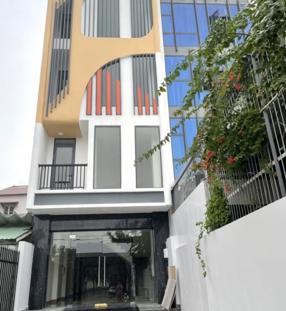 Siêu hot! Nhà 5 tầng mặt tiền Hoàng Quốc Việt, Phường Phú Thuận, Quận 7