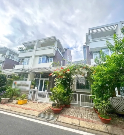 Biệt thự hầm 3 lầu view công viên KDC Jamona Golden Silk, Quận 7