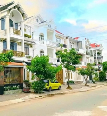 Giá siêu hot! Biệt thự 2 lầu áp mái KDC Savimex, Phường Phú Thuận, Quận 7