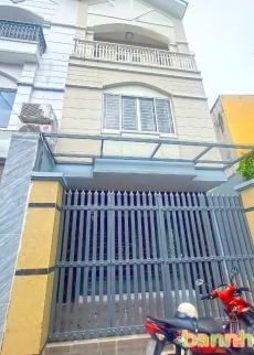 Cho thuê nhà 2 lầu lô nhì hẻm xe hơi đường Phú Thuận, Phường Phú Thuận, Quận 7
