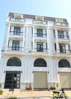 Nhà đẹp ở liền 4 lầu ST mặt tiền Đường số Hoàng Quốc Việt, Phú Mỹ, Quận 7