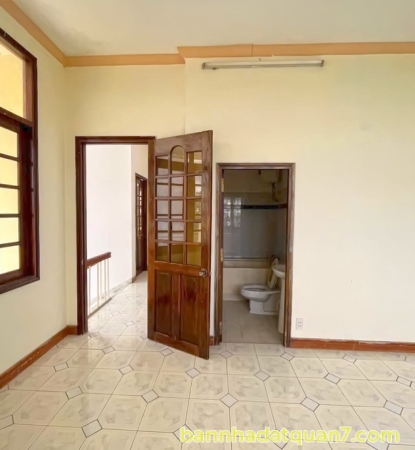 Biệt thự sân vườn 2 lầu hẻm xe tải Bùi Văn Ba, Tân Thuận Đông, Quận 7
