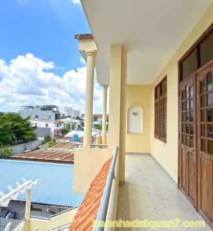 Biệt thự sân vườn 2 lầu hẻm xe tải Bùi Văn Ba, Tân Thuận Đông, Quận 7