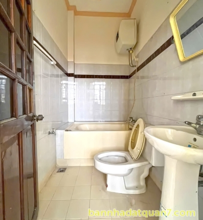 Biệt thự sân vườn 2 lầu hẻm xe tải Bùi Văn Ba, Tân Thuận Đông, Quận 7