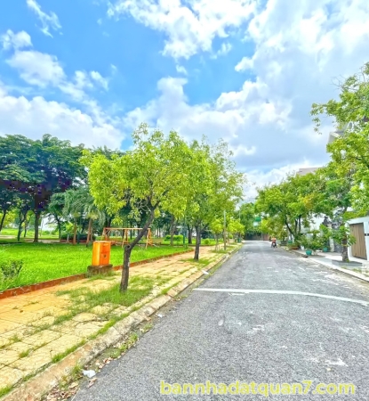 Xuất cảnh cần bán biệt thự 3 tầng view công viên KDC Ven Sông Sadeco, Quận 7