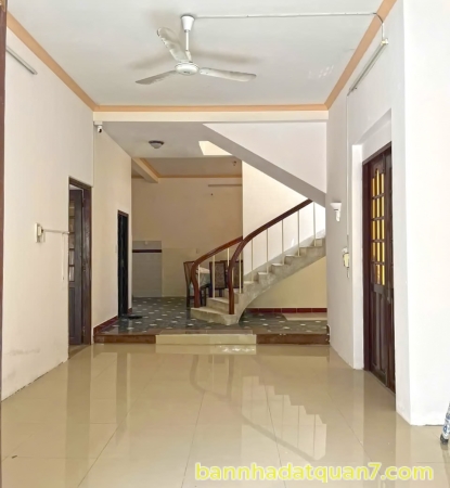Biệt thự sân vườn 2 lầu hẻm xe tải Bùi Văn Ba, Tân Thuận Đông, Quận 7