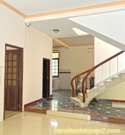 Biệt thự sân vườn 2 lầu hẻm xe tải Bùi Văn Ba, Tân Thuận Đông, Quận 7